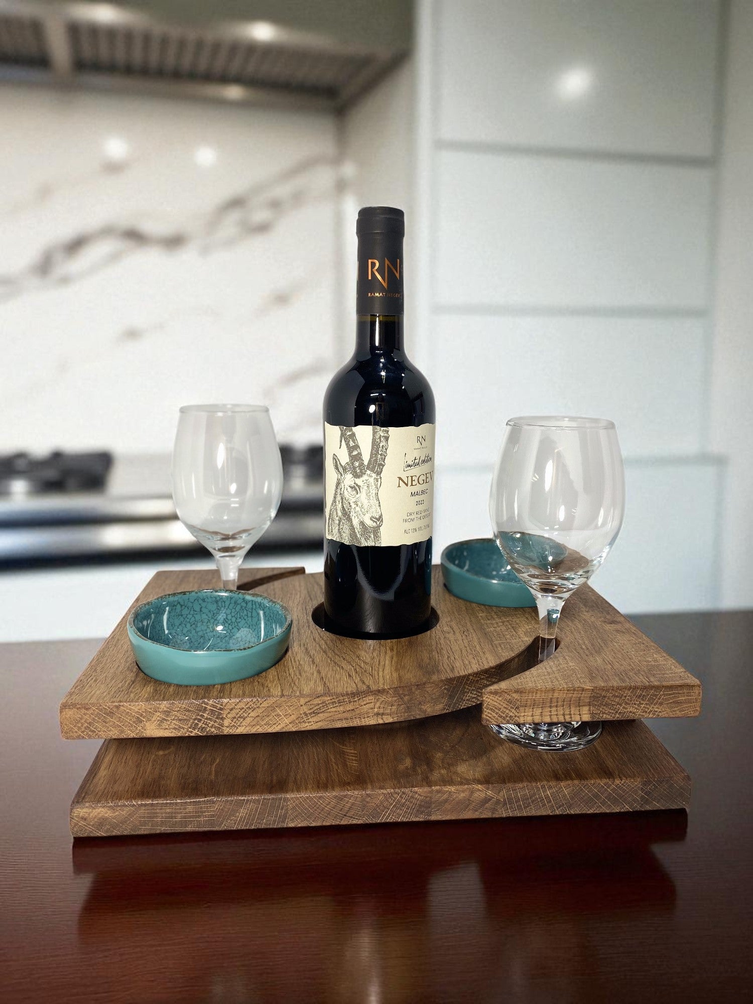 Wine Host B – מעמד הגשה ליין עם קעריות