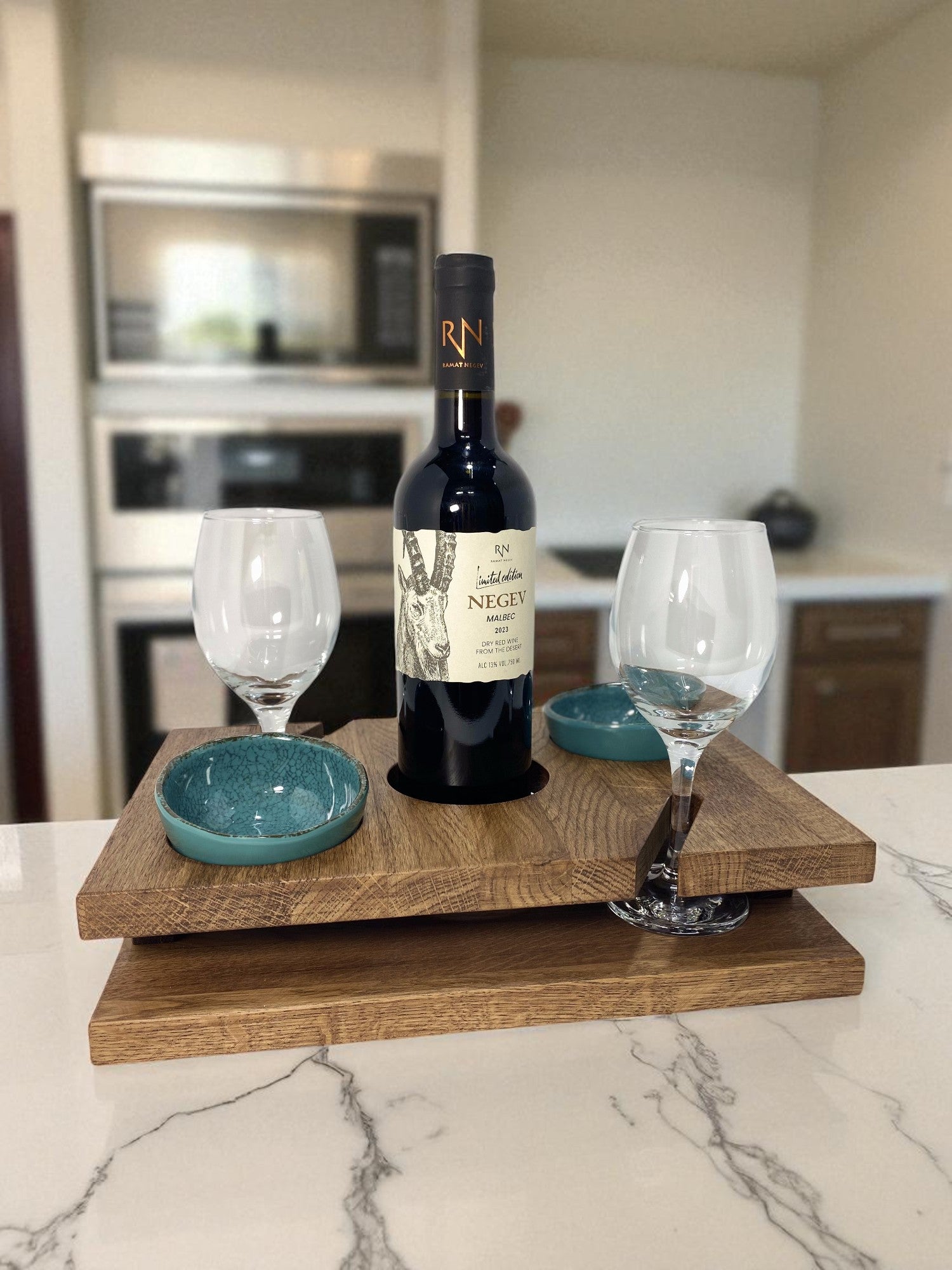 Wine Host A – מעמד הגשה ליין עם קעריות