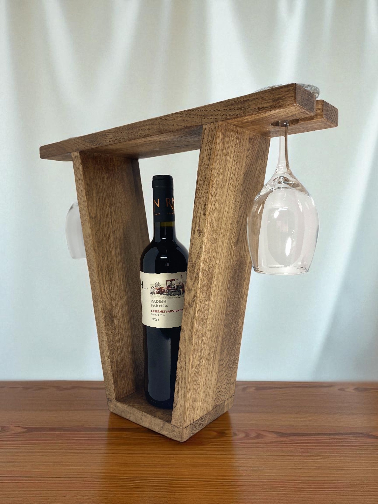 Wine Stand Duo – מעמד לבקבוק יין ו־2 כוסות
