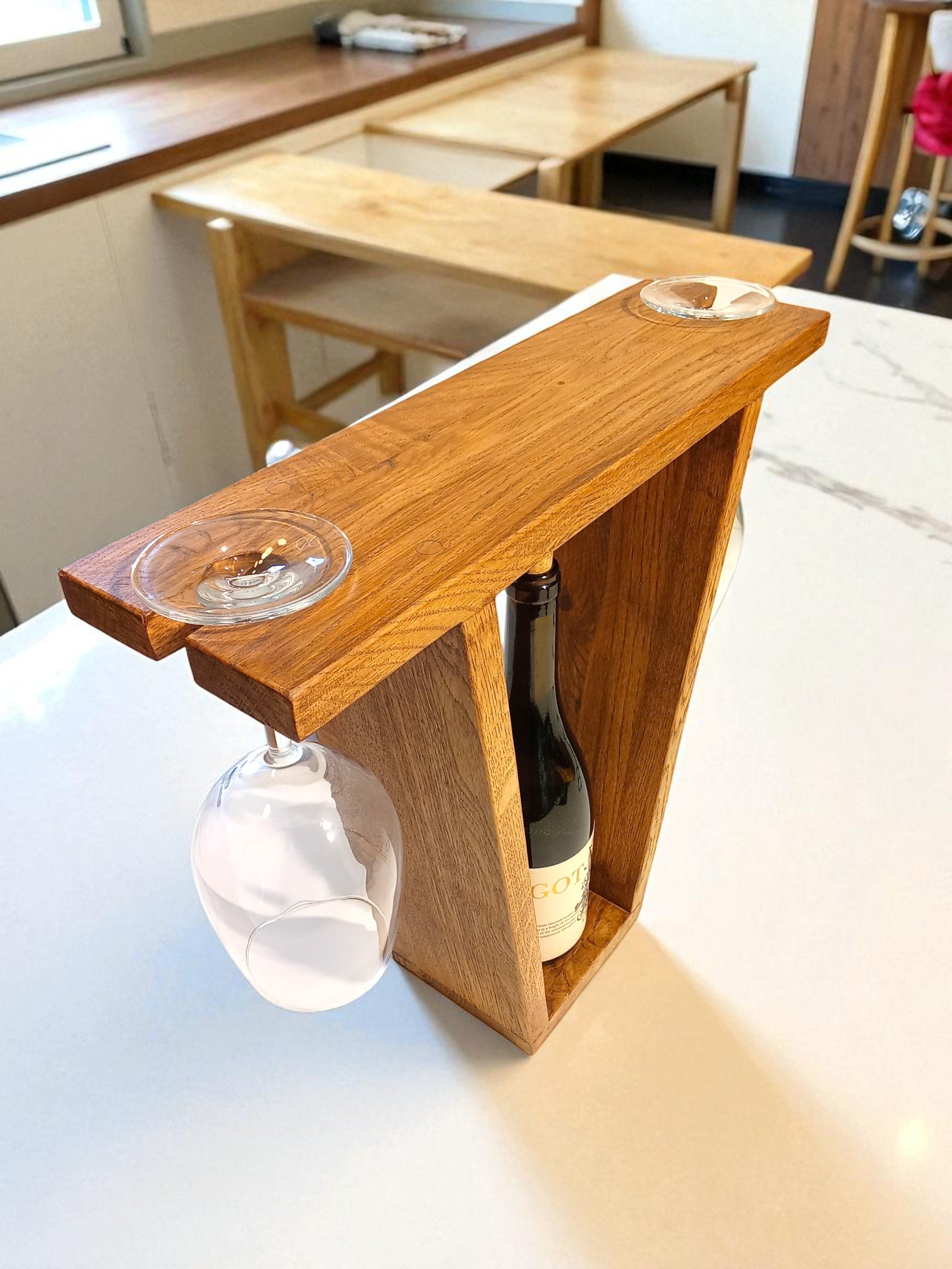Wine Stand Duo – מעמד לבקבוק יין ו־2 כוסות