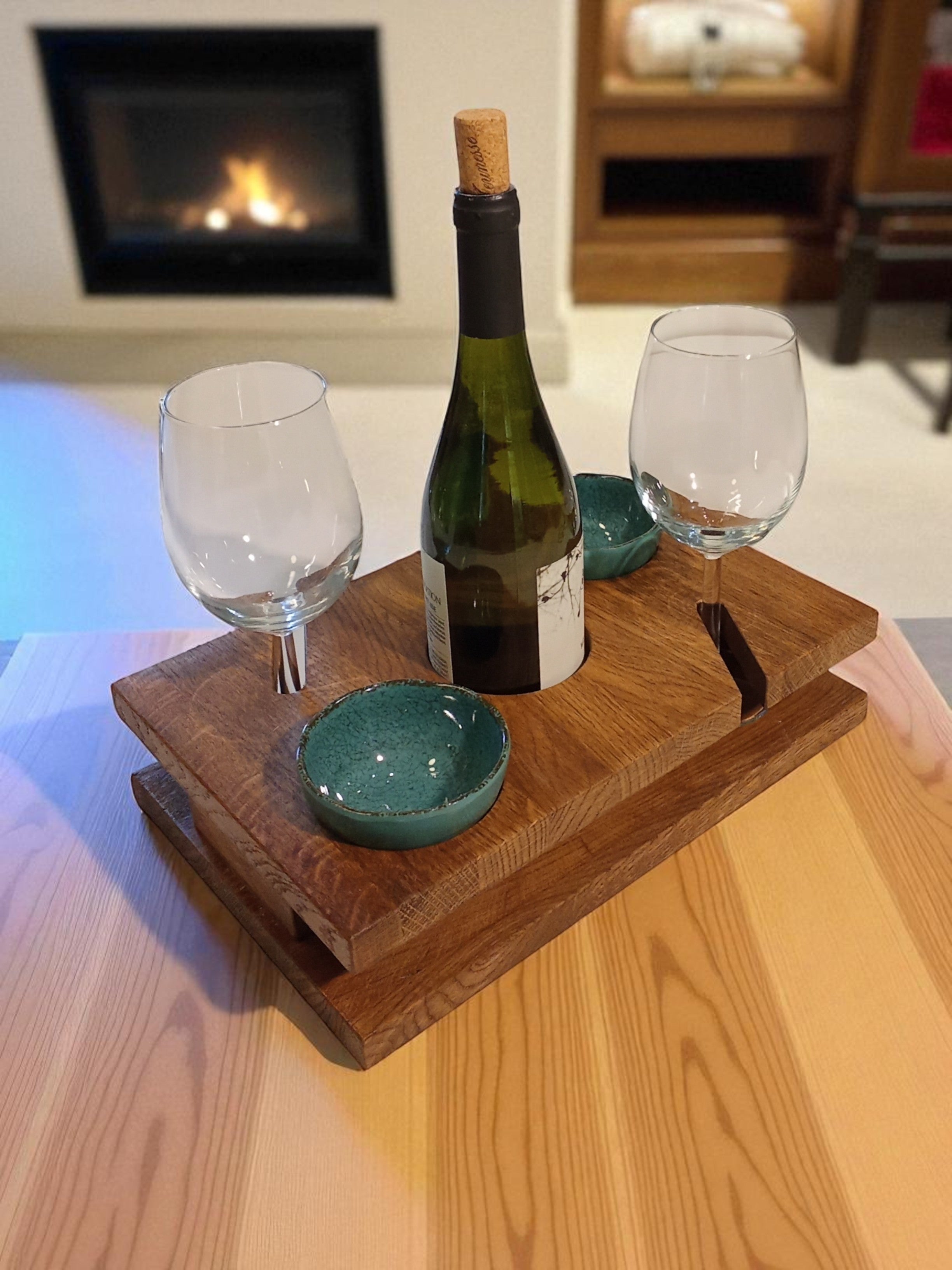 Wine Host A – מעמד הגשה ליין עם קעריות