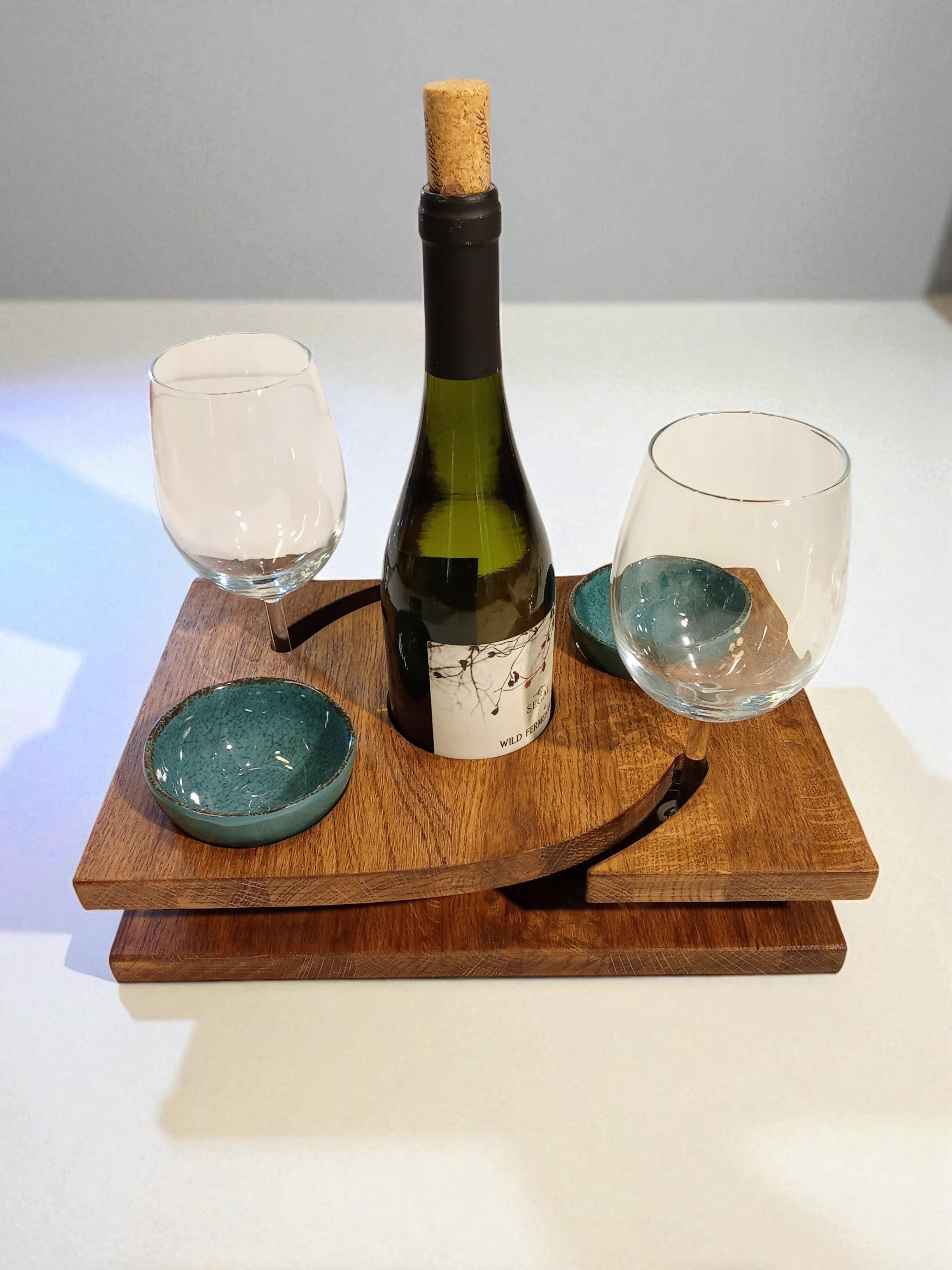 Wine Host B – מעמד הגשה ליין עם קעריות