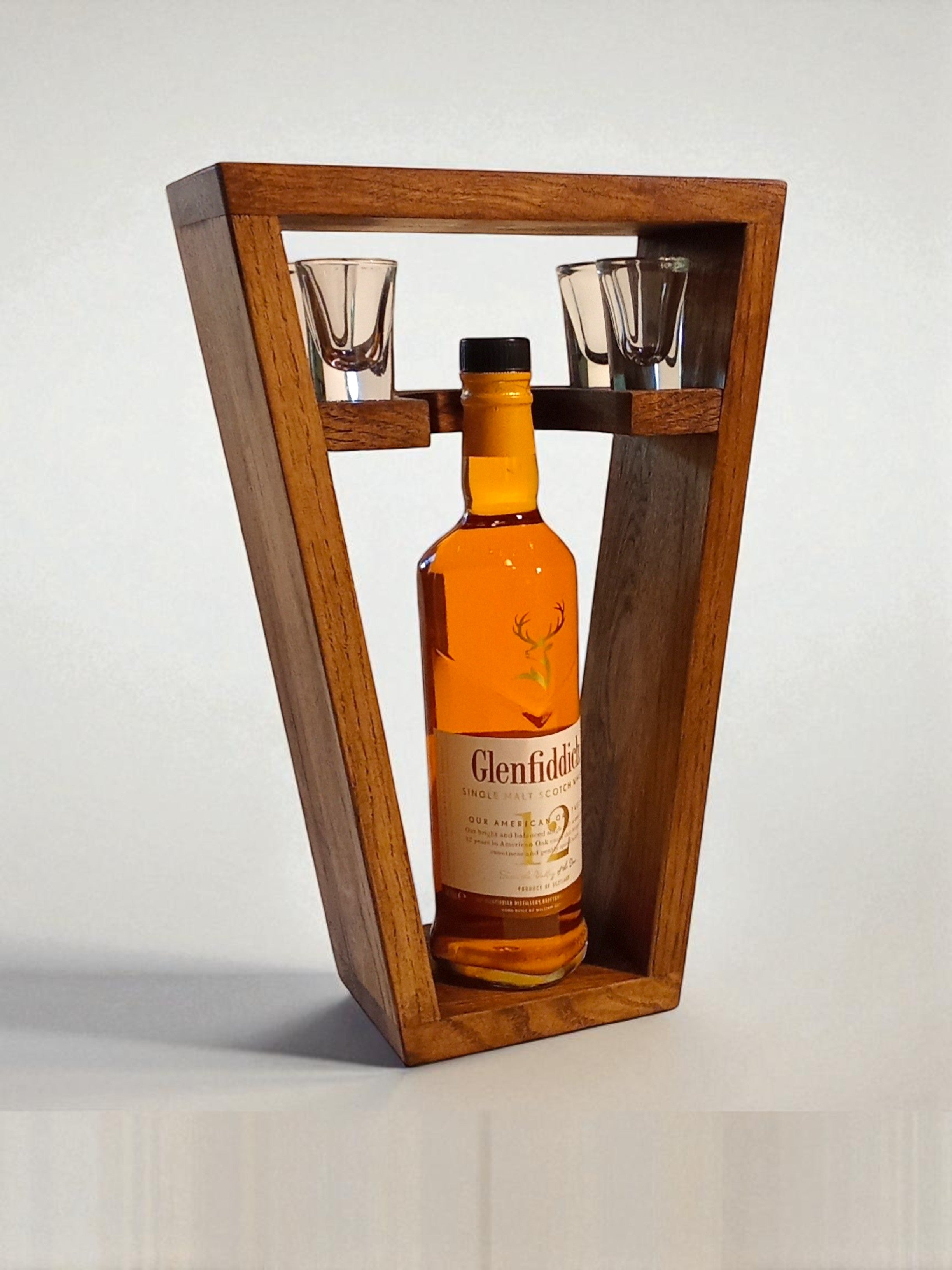 Whisky Stand Duo – מעמד לבקבוק וויסקי ו־2 שוטים